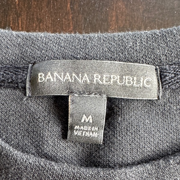 Banana Republic Men's Black Crewneck Sweater - Picture 2 of 3